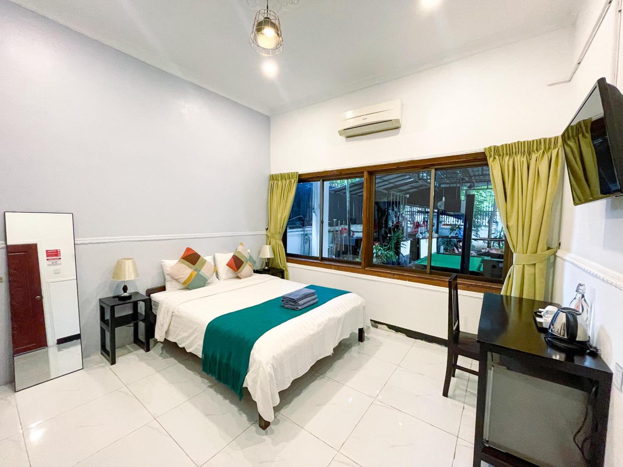 Birdcage Boutique 3*